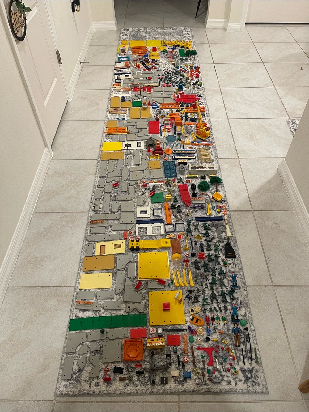 Vintage Mixed Kids Building Blocks Set in Yellow, Gray, Green & Red, Majokits Ex